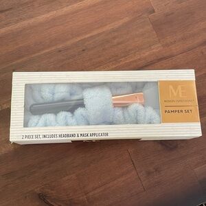 Modern expressions 2 piece pamper set W/ headband & mask applicator